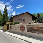 Restoran Zovik Grill od 1907 pogled sa puta